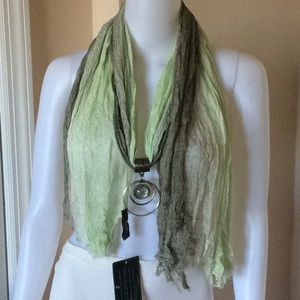 Eyeful scarf